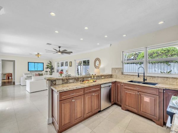 Fort Lauderdale Vacation Rental - Courtyard Pool Home Near Beach